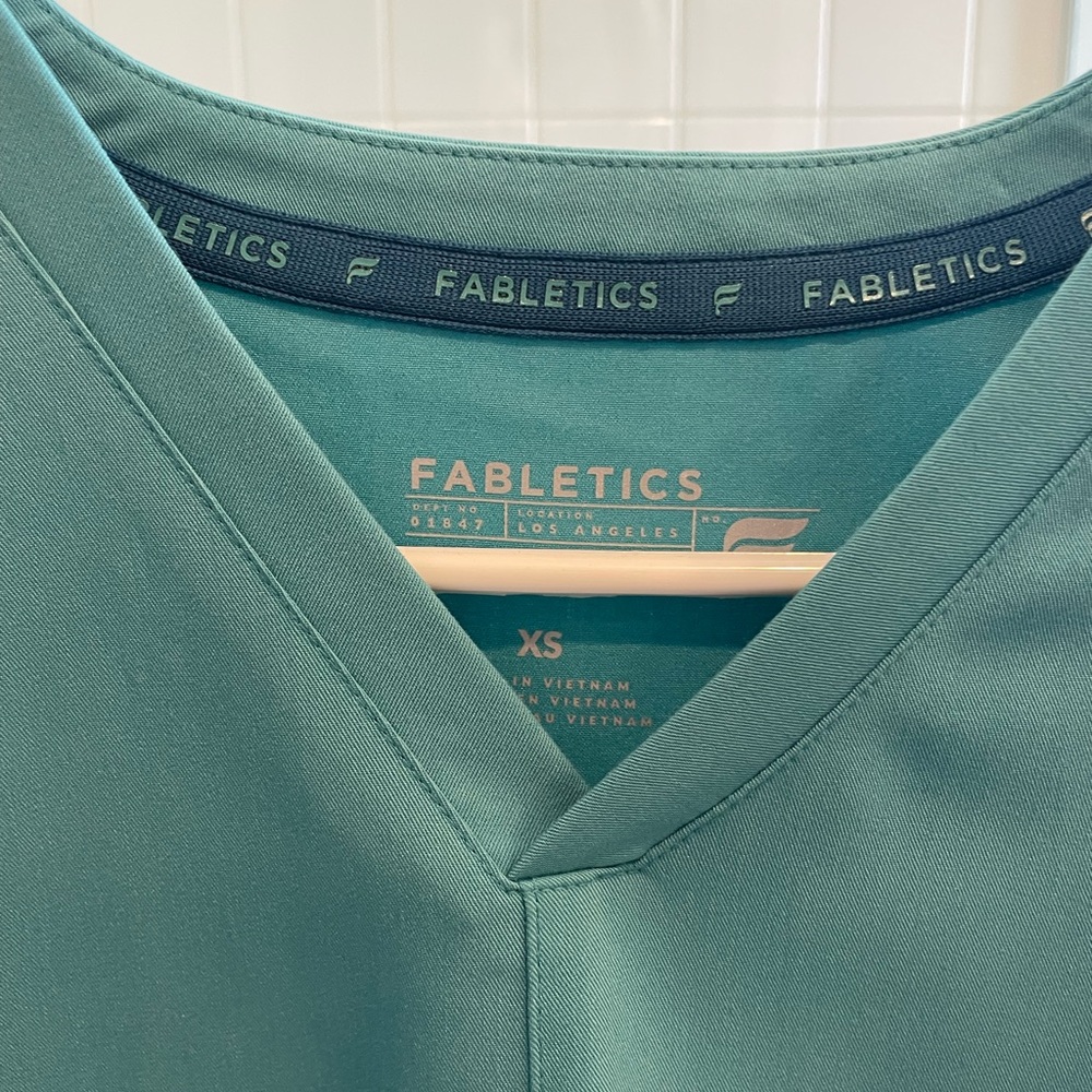 Fabletics Scrub Set - Picture 3 of 5